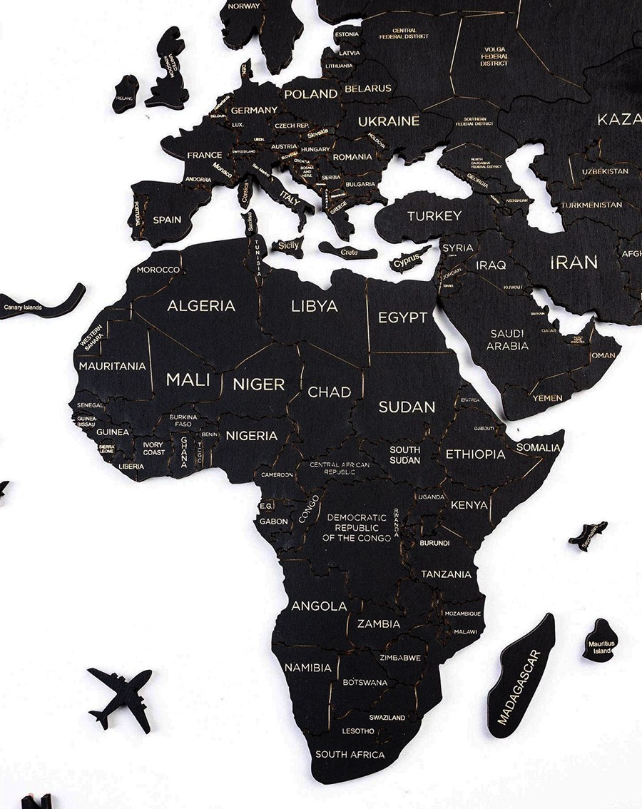 מפת עץ עולמית על יבשות הקיר צבע שחור