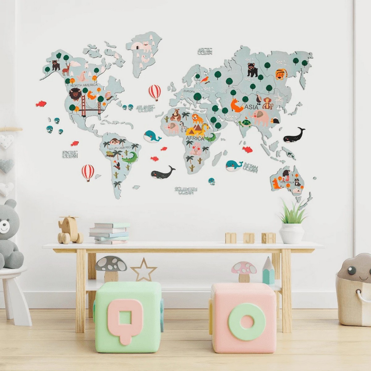 מפת עולם עץ מעץ לילדים על הקיר